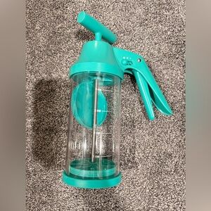 Pampered Chef Teal Batter Dispenser with Measuring marks